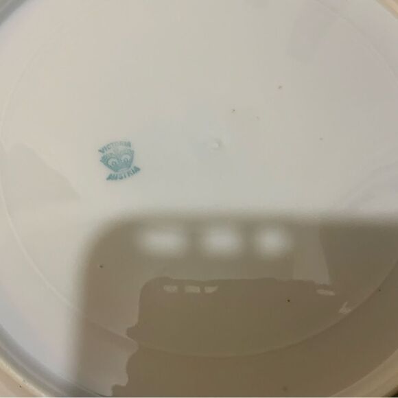 4 dinner plates floral by VICTORIA (AUSTRIA) 9 7/8” - Picture 4 of 6